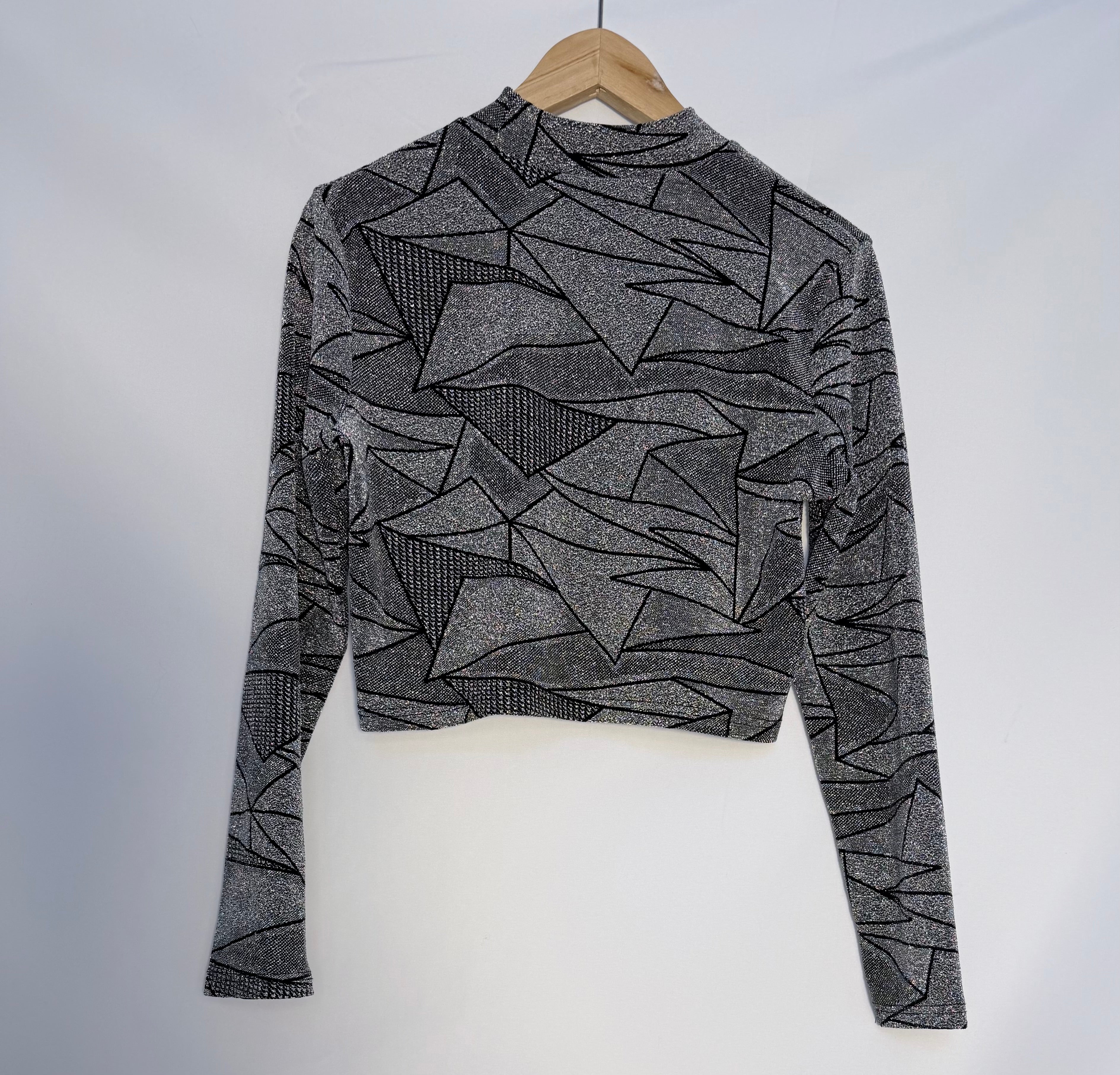 Vintage Abstract Graphic Cropped Long Sleeve – Charcoal/Black