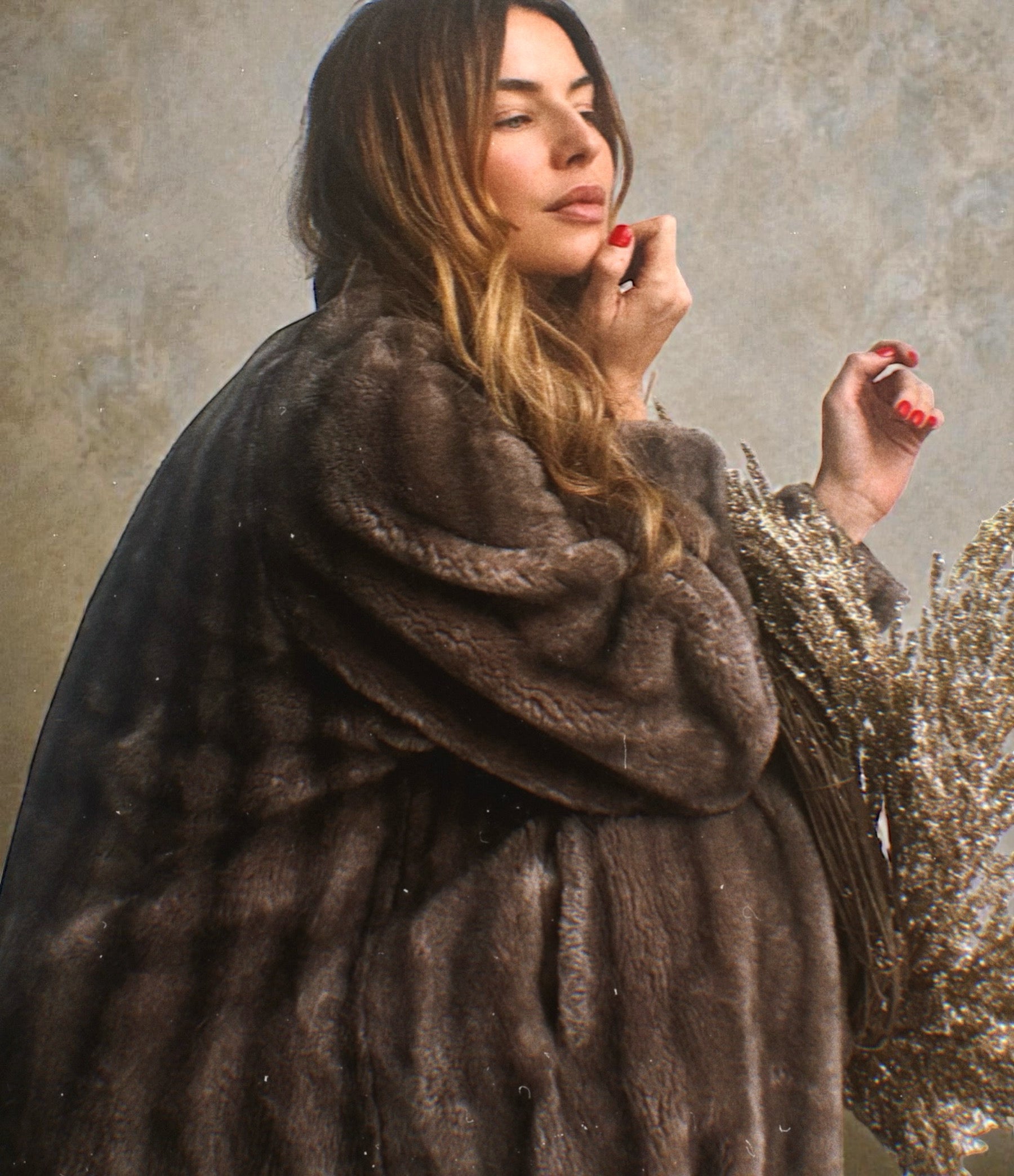 Vintage Plush Faux Fur Coat – Soft Brown, Classic & Cozy