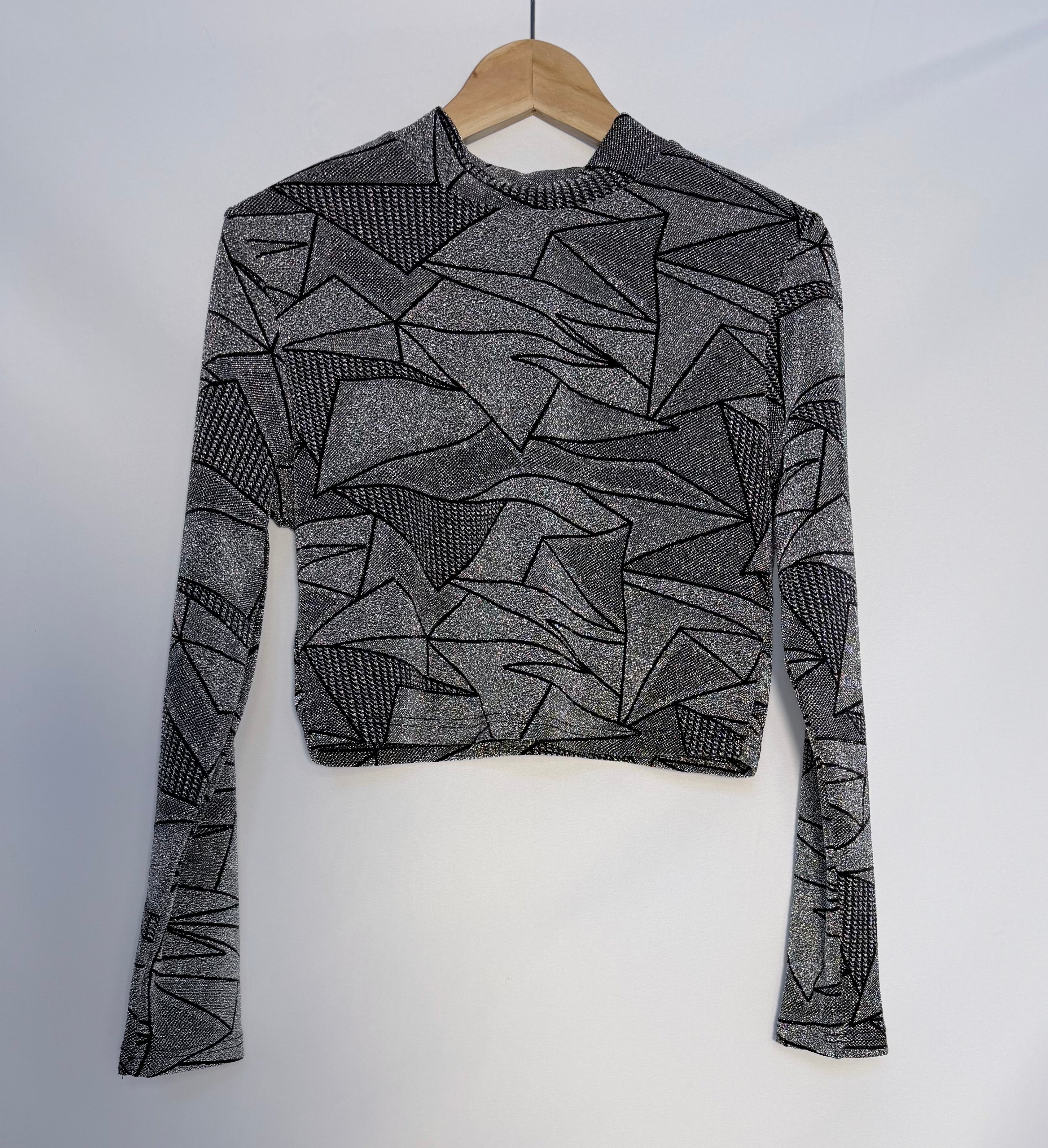 Vintage Abstract Graphic Cropped Long Sleeve – Charcoal/Black