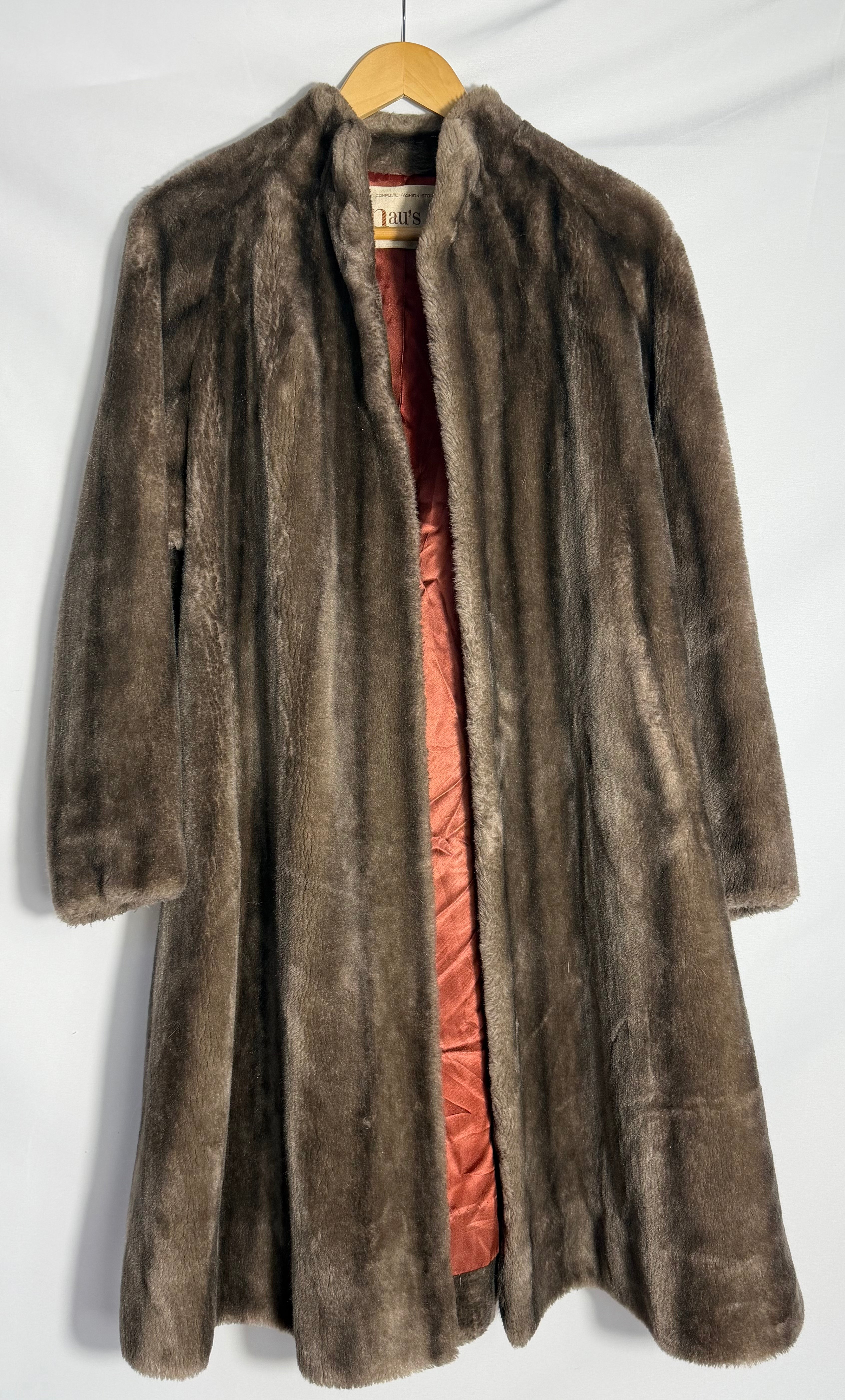 Vintage Plush Faux Fur Coat – Soft Brown, Classic & Cozy